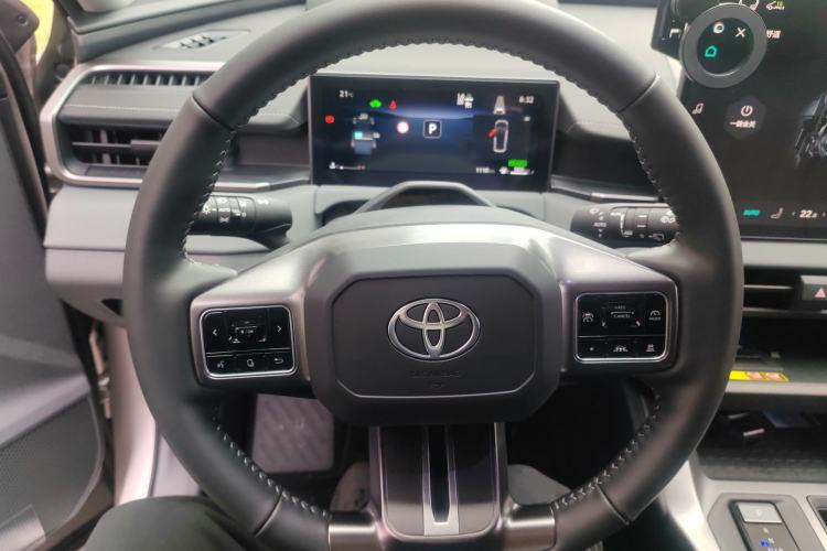 Used Toyota Wildlander 2026 Model 2.0L Smart Electric Hybrid Dual-Engine PRO+ Steering Wheel