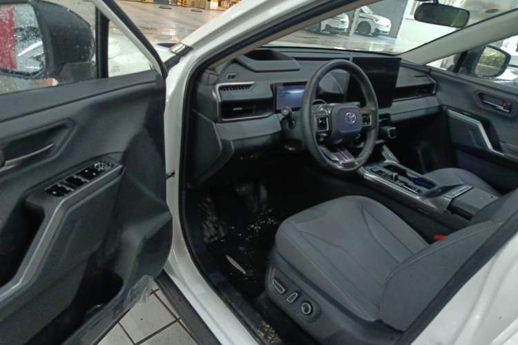 Used Toyota Wildlander 2026 Model 2.0L Smart Electric Hybrid Dual-Engine PRO+ Driver Seat