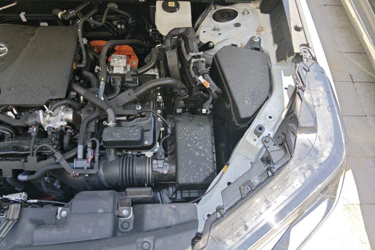Used Toyota Wildlander 2026 Model 2.0L Smart Electric Hybrid Dual-Engine AIR Engine Bay Left
