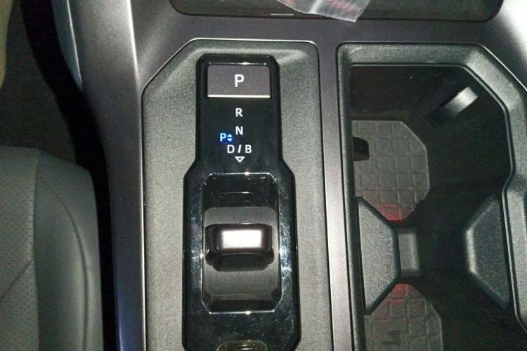 Used Toyota Wildlander 2026 Model 2.0L Smart Electric Hybrid Dual-Engine PRO Gear Lever