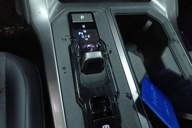 Used Toyota Wildlander 2026 Model 2.0L Smart Electric Hybrid Dual-Engine PRO+ Gear Lever