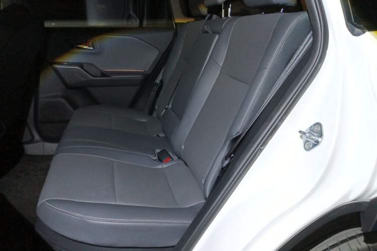 Used Toyota Wildlander 2026 Model 2.0L Smart Electric Hybrid Dual-Engine PRO Left Rear Seat