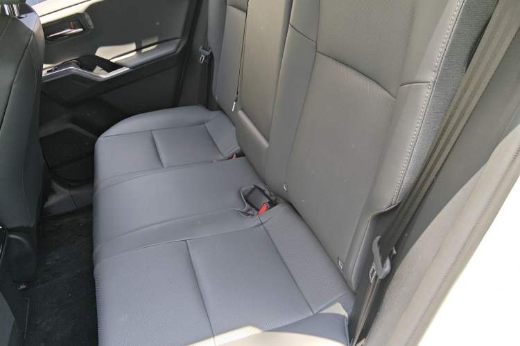 Used Toyota Wildlander 2026 Model 2.0L Smart Electric Hybrid Dual-Engine AIR Left Rear Seat