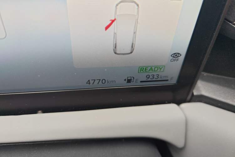 Used Toyota Wildlander 2026 Model 2.0L Smart Electric Hybrid Dual-Engine PRO Odometer Close Up