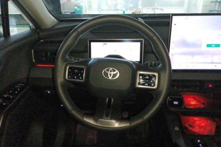 Used Toyota Wildlander 2026 Model 2.0L Smart Electric Hybrid Dual-Engine PRO Steering Wheel