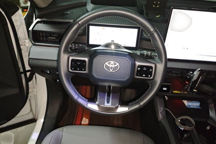 Used Toyota Wildlander 2026 Model 2.0L Smart Electric Hybrid Dual-Engine PRO+ Steering Wheel