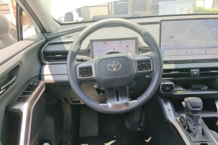 Used Toyota Wildlander 2026 Model 2.0L Smart Electric Hybrid Dual-Engine AIR Steering Wheel