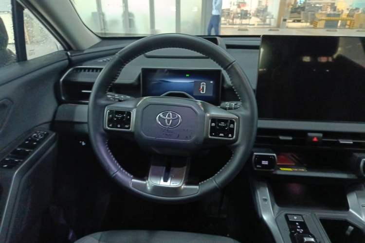 Used Toyota Wildlander 2026 Model 2.0L Smart Electric Hybrid Dual-Engine PRO+ Steering Wheel
