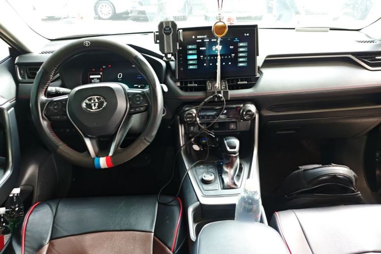 Used Toyota Wildlander New Energy 2021 High-Performance Edition 2.5L Four-Wheel Drive GT Version Center Console