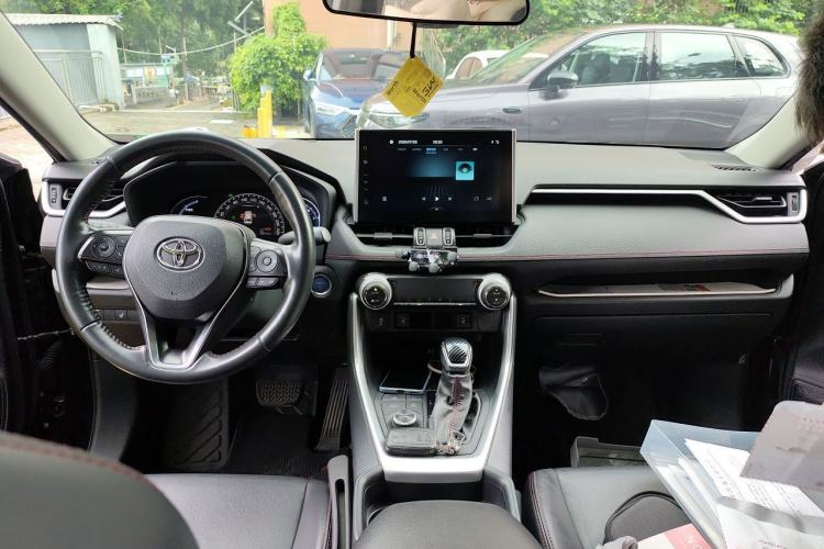 Used Toyota Wildlander New Energy 2021 High-Performance Edition 2.5L Two-Wheel Drive Powerful Version Center Console
