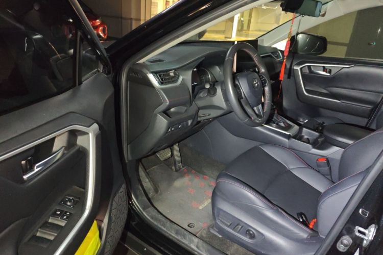 Used Toyota Wildlander New Energy 2021 High-Performance Edition 2.5L Two-Wheel Drive Powerful Version Driver Seat