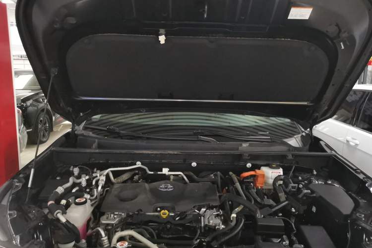 Used Toyota Wildlander New Energy 2021 High-Performance Edition 2.5L Two-Wheel Drive Powerful Version Engine Bay