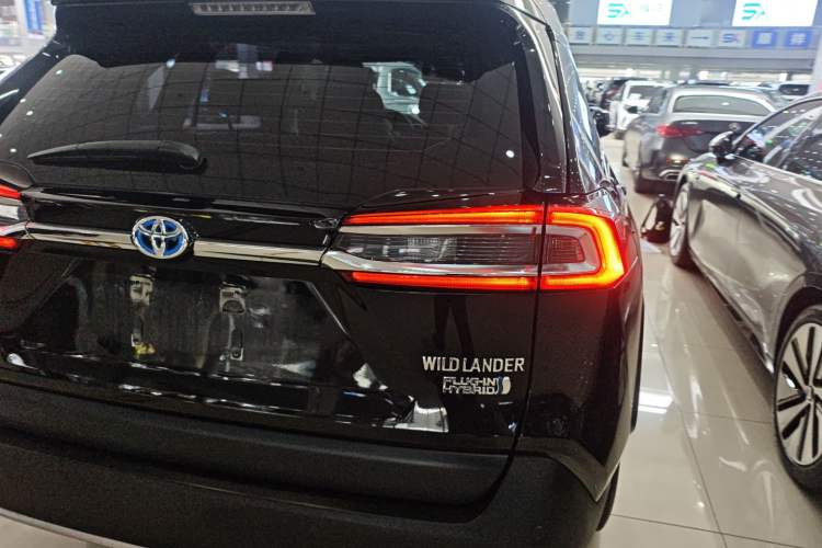 Used Toyota Wildlander New Energy 2021 High-Performance Edition 2.5L Two-Wheel Drive Powerful Version Exterior 3