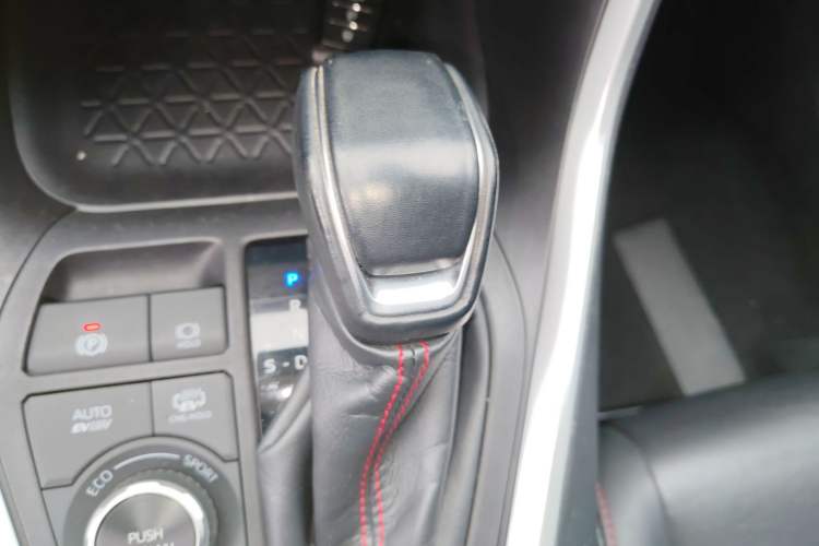 Used Toyota Wildlander New Energy 2021 High-Performance Edition 2.5L Two-Wheel Drive Powerful Version Gear Lever