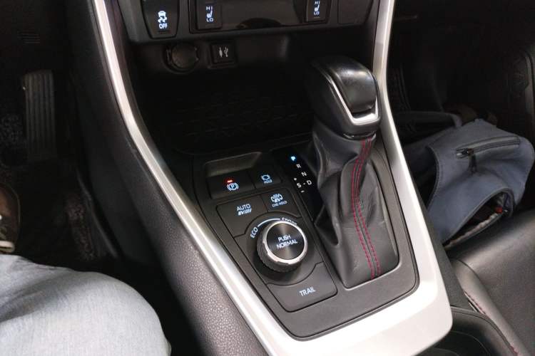 Used Toyota Wildlander New Energy 2021 High-Performance Edition 2.5L Four-Wheel Drive Powerful Version Gear Lever