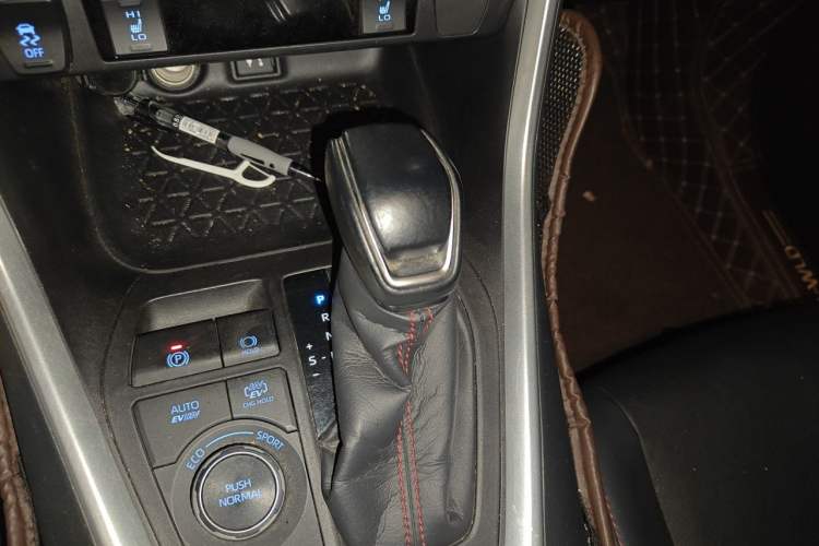 Used Toyota Wildlander New Energy 2021 High-Performance Edition 2.5L Two-Wheel Drive Powerful Version Gear Lever
