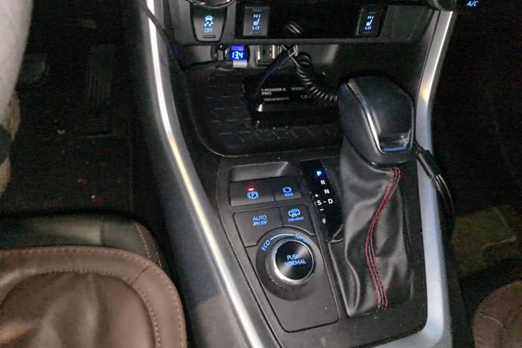 Used Toyota Wildlander New Energy 2021 High-Performance Edition 2.5L Two-Wheel Drive Powerful Version Gear Lever