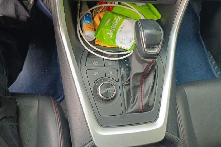 Used Toyota Wildlander New Energy 2021 High-Performance Edition 2.5L Two-Wheel Drive Powerful Version Gear Lever