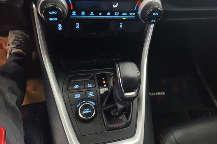Used Toyota Wildlander New Energy 2021 High-Performance Edition 2.5L Two-Wheel Drive Powerful Version Gear Lever