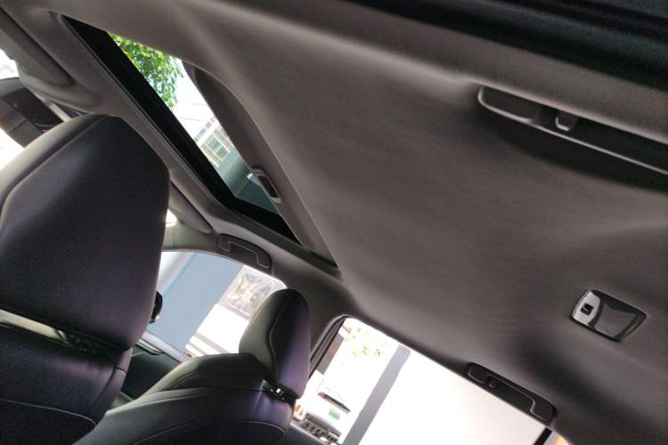 Used Toyota Wildlander New Energy 2021 High-Performance Edition 2.5L Four-Wheel Drive Powerful Version Headliner