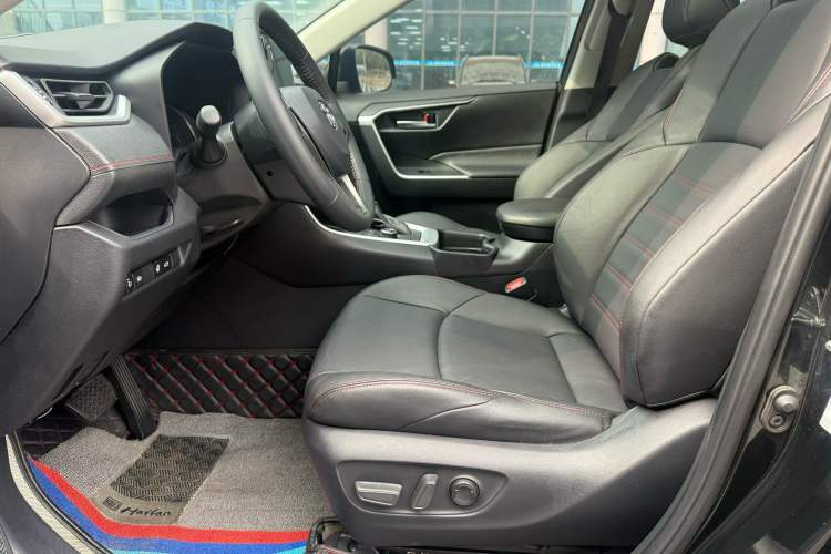Used Toyota Wildlander New Energy 2021 High-Performance Edition 2.5L Two-Wheel Drive Powerful Version Interior 1