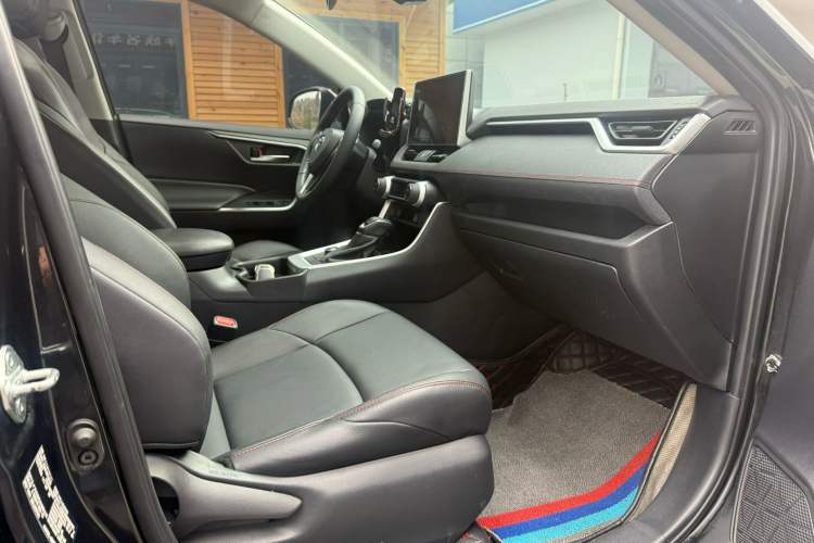 Used Toyota Wildlander New Energy 2021 High-Performance Edition 2.5L Two-Wheel Drive Powerful Version Interior 3