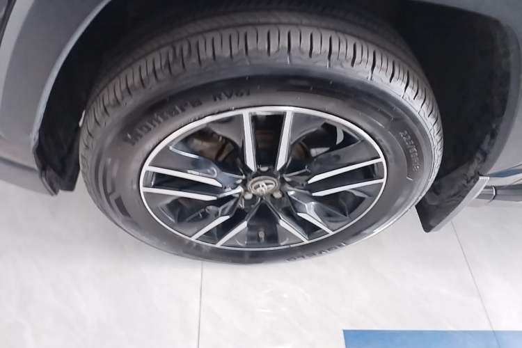 Used Toyota Wildlander New Energy 2021 High-Performance Edition 2.5L Two-Wheel Drive Powerful Version Left Front Wheel Hub