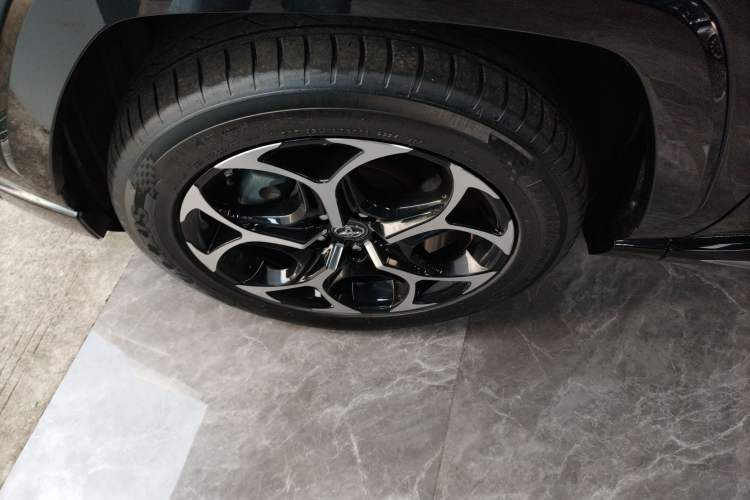 Used Toyota Wildlander New Energy 2021 High-Performance Edition 2.5L Four-Wheel Drive Powerful Version Left Front Wheel Hub