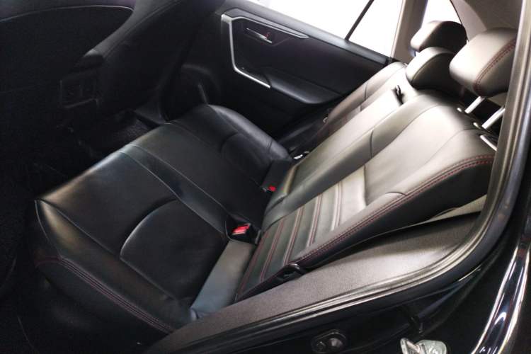 Used Toyota Wildlander New Energy 2021 High-Performance Edition 2.5L Four-Wheel Drive Powerful Version Left Rear Seat