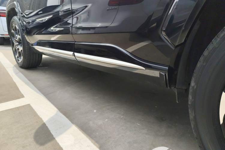 Used Toyota Wildlander New Energy 2021 High-Performance Edition 2.5L Four-Wheel Drive GT Version Left Side Sill