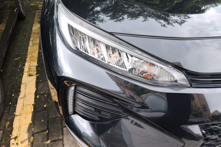 Used Toyota Wildlander New Energy 2021 High-Performance Edition 2.5L Two-Wheel Drive Powerful Version Right Front Headlight