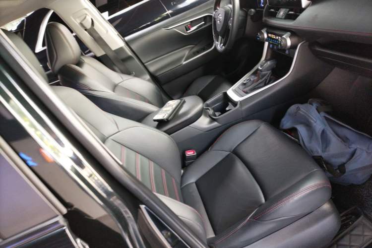 Used Toyota Wildlander New Energy 2021 High-Performance Edition 2.5L Four-Wheel Drive Powerful Version Right Front Seat