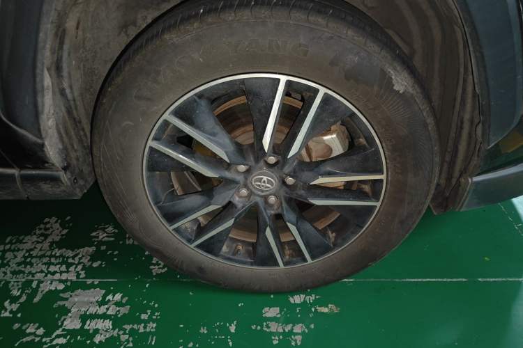 Used Toyota Wildlander New Energy 2021 High-Performance Edition 2.5L Two-Wheel Drive Powerful Version Right Front Wheel Hub