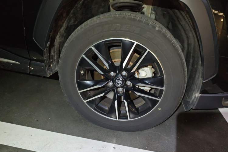 Used Toyota Wildlander New Energy 2021 High-Performance Edition 2.5L Two-Wheel Drive Powerful Version Right Front Wheel Hub