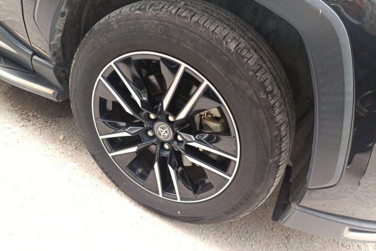 Used Toyota Wildlander New Energy 2021 High-Performance Edition 2.5L Two-Wheel Drive Powerful Version Right Front Wheel Hub
