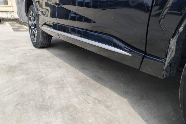 Used Toyota Wildlander New Energy 2021 High-Performance Edition 2.5L Four-Wheel Drive GT Version Right Side Sill