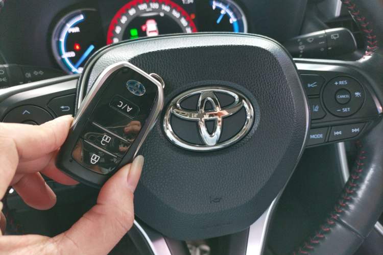 Used Toyota Wildlander New Energy 2021 High-Performance Edition 2.5L Four-Wheel Drive Powerful Version Vehicle Key