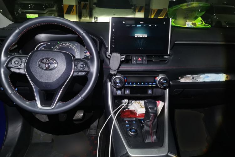 Used Toyota Wildlander New Energy 2021 High-Performance Edition 2.5L Two-Wheel Drive Powerful Version Center Console