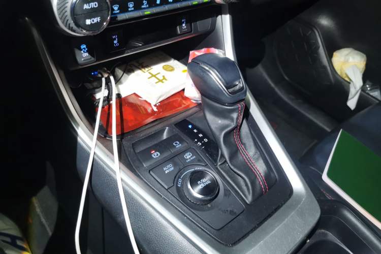 Used Toyota Wildlander New Energy 2021 High-Performance Edition 2.5L Two-Wheel Drive Powerful Version Gear Lever