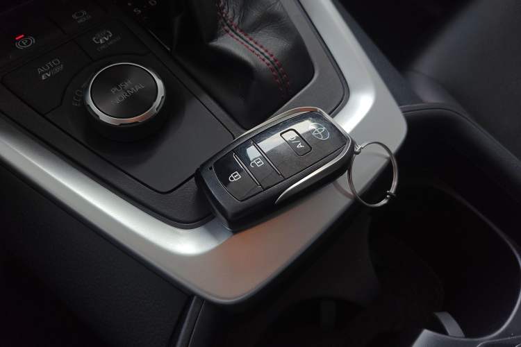 Used Toyota Wildlander New Energy 2021 High-Performance Edition 2.5L Two-Wheel Drive Powerful Version Interior 1