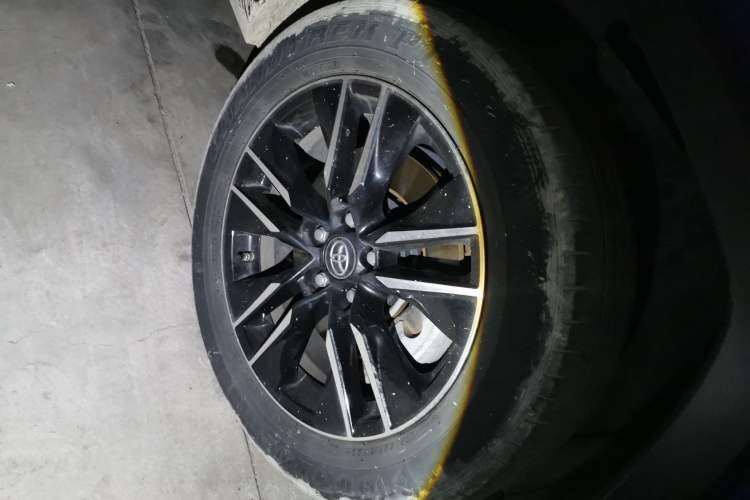 Used Toyota Wildlander New Energy 2021 High-Performance Edition 2.5L Two-Wheel Drive Powerful Version Right Front Wheel Hub