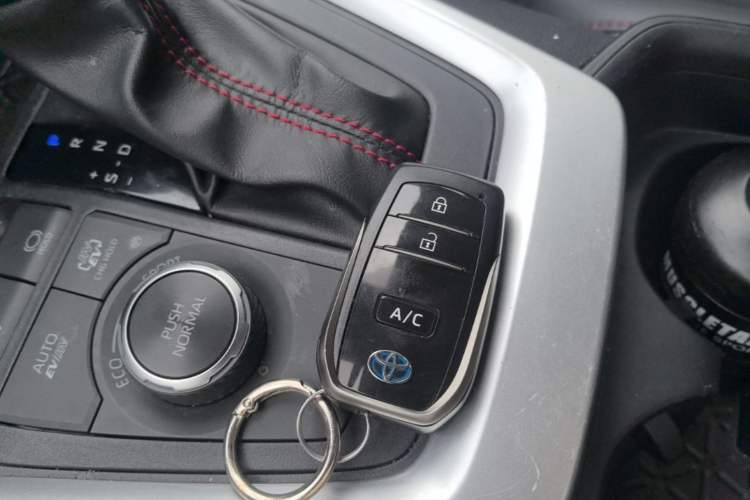 Used Toyota Wildlander New Energy 2021 High-Performance Edition 2.5L Two-Wheel Drive Powerful Version Vehicle Key