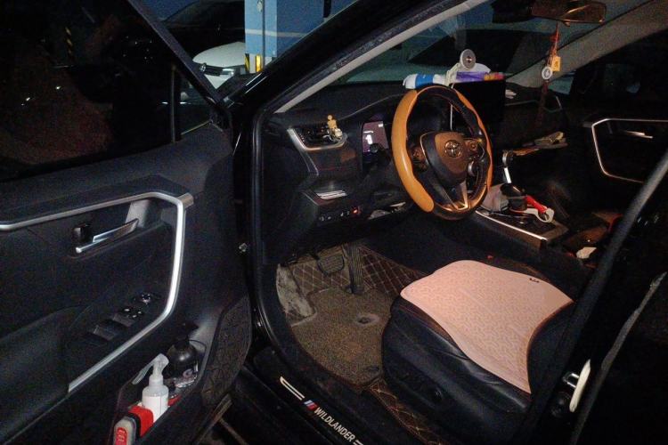 Used Toyota Wildlander New Energy 2021 High-Performance Edition 2.5L Two-Wheel Drive Powerful Version Driver Seat