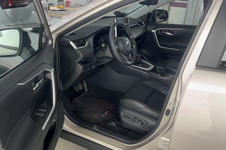 Used Toyota Wildlander New Energy 2021 High-Performance Edition 2.5L Two-Wheel Drive Powerful Version Interior 2