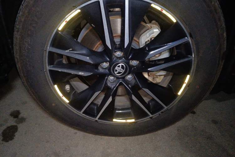 Used Toyota Wildlander New Energy 2021 High-Performance Edition 2.5L Two-Wheel Drive Powerful Version Right Front Wheel Hub