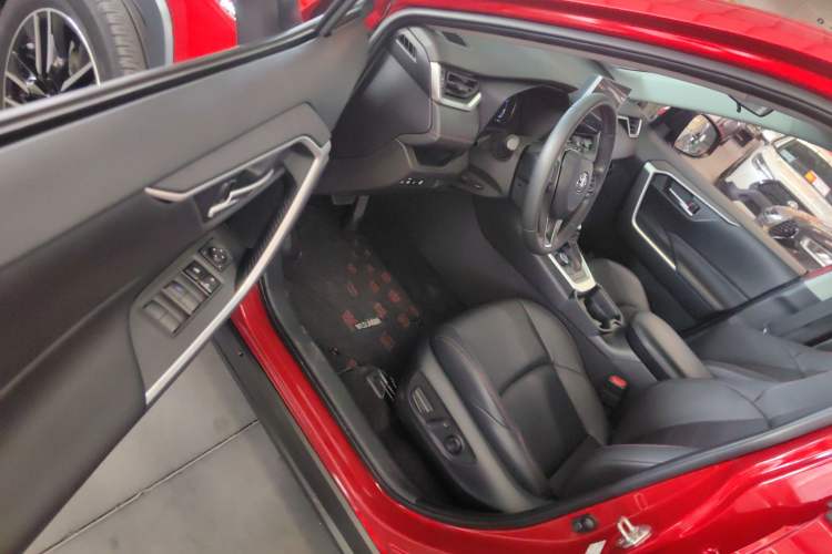 Used Toyota Wildlander New Energy 2021 High-Performance Edition 2.5L Two-Wheel Drive Powerful Version Interior 3