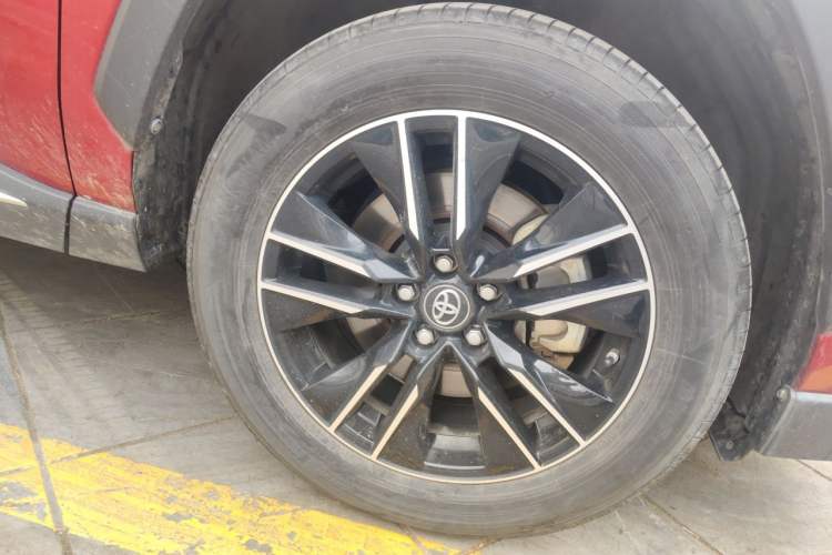 Used Toyota Wildlander New Energy 2021 High-Performance Edition 2.5L Two-Wheel Drive Powerful Version Right Front Wheel Hub