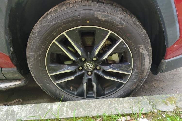 Used Toyota Wildlander New Energy 2021 High-Performance Edition 2.5L Two-Wheel Drive Powerful Version Right Front Wheel Hub
