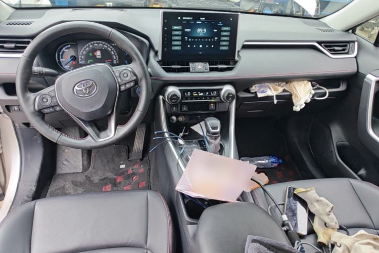 Used Toyota Wildlander New Energy 2021 High-Performance Edition 2.5L Two-Wheel Drive Powerful Version Center Console