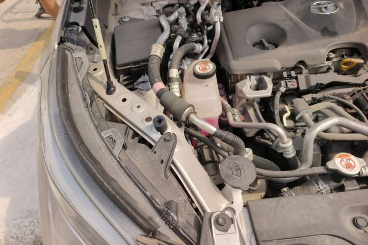 Used Toyota Wildlander New Energy 2021 High-Performance Edition 2.5L Two-Wheel Drive Powerful Version Engine Bay Right